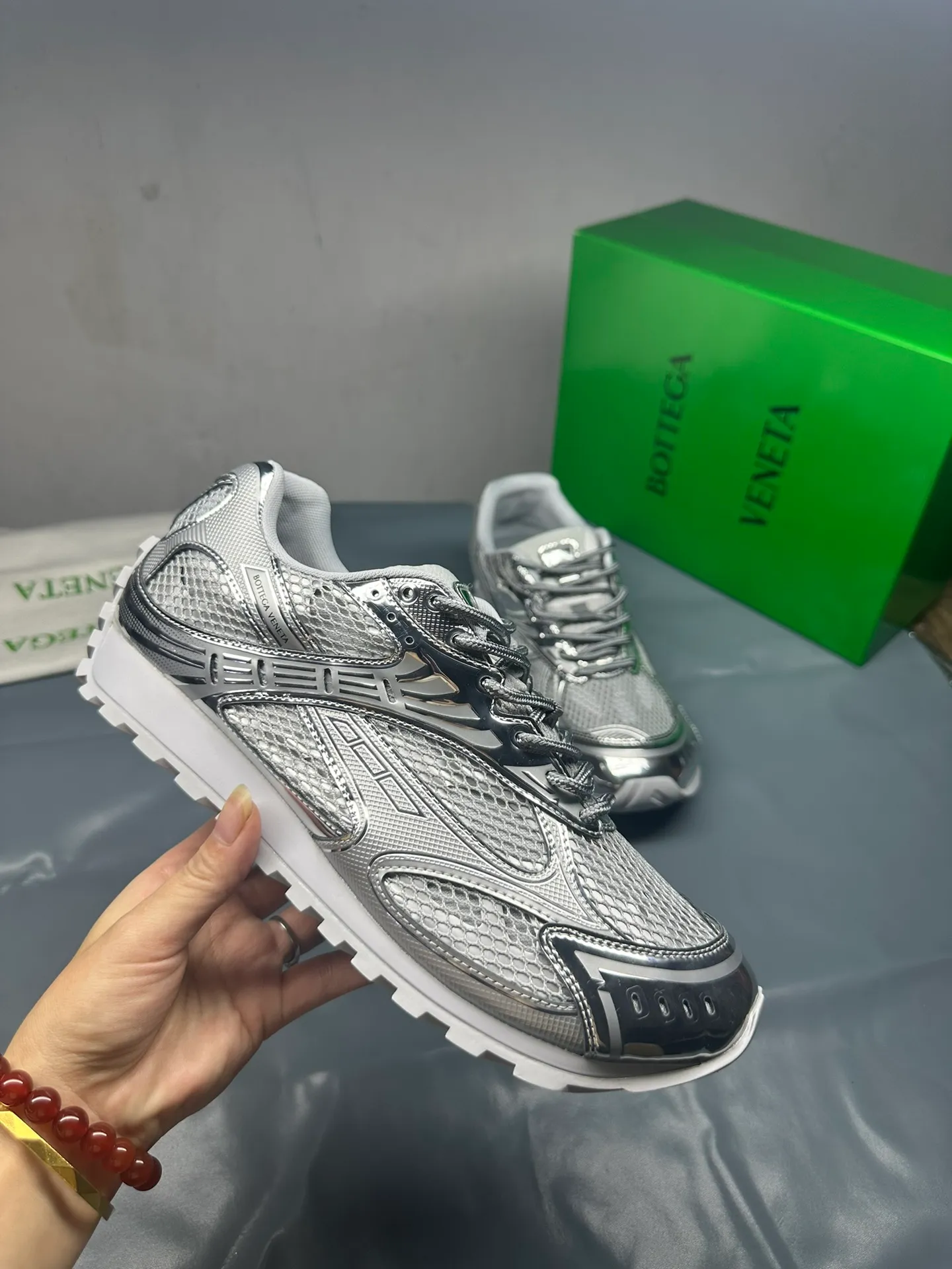 👟👟Ex-factory price 600👟👟 Men's size +10 Real photos 🔥🔥BV Orbit sneakers Wang Yibo's same style couple's dad shoes Runner sneakers, made of lightweight technical mesh fabric. Matched with geometric pattern designed rubber outsole, Wang Zha series high version. Look for the package technology. It is actually a lot taller, but the legs are still slim. Very nice, playable and durable. Matched to the standard💯 Package shoe technology. Look for the high version. The outsole is made of color-blocked TPU outsole. Women's model 35 36 37 38 39 40 41 42 (40 41 42 43 44 45 customized) (Customer logo can be accepted without refund or exchange at a favorable price) Equipped with original packaging
